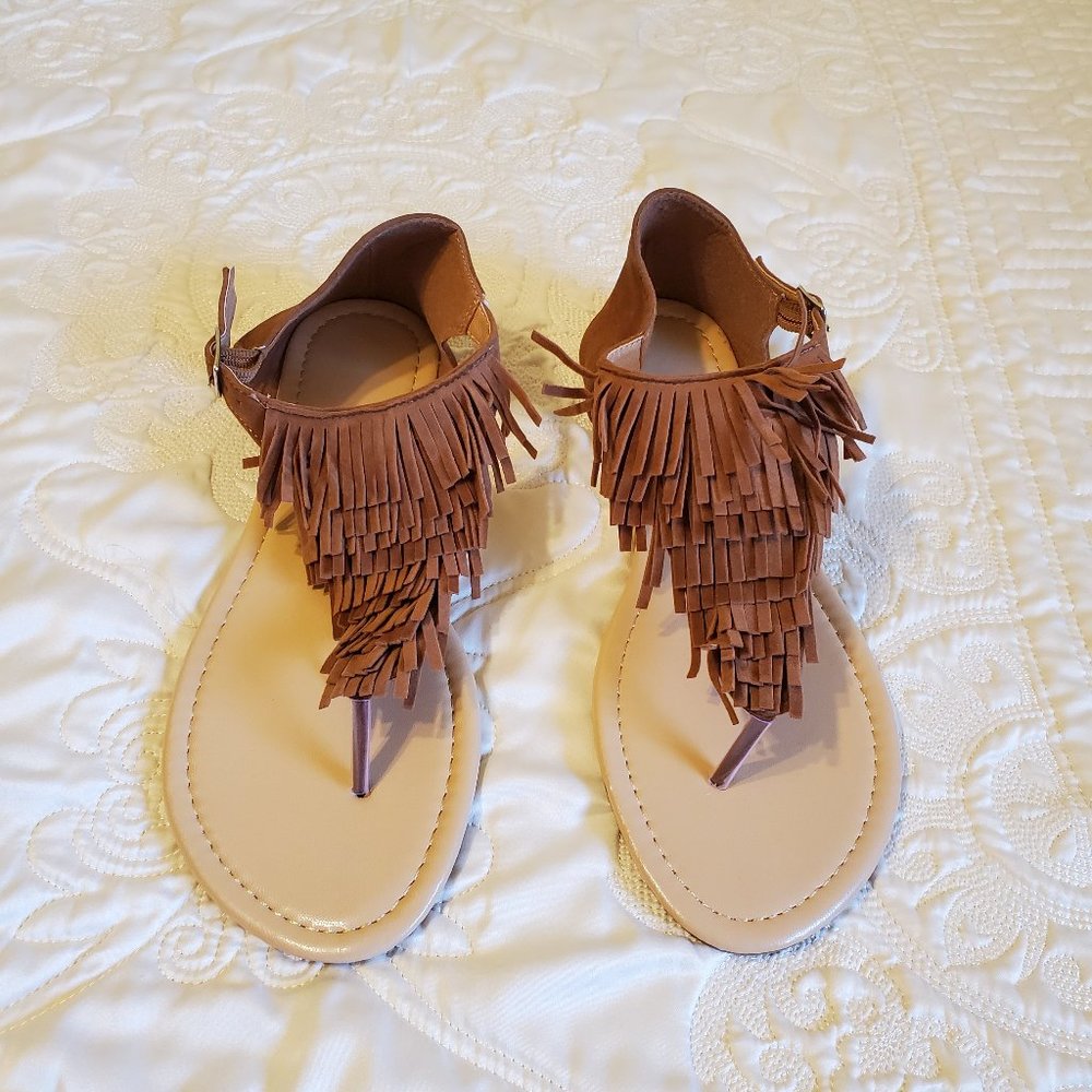 FRINGED BROWN SANDALS